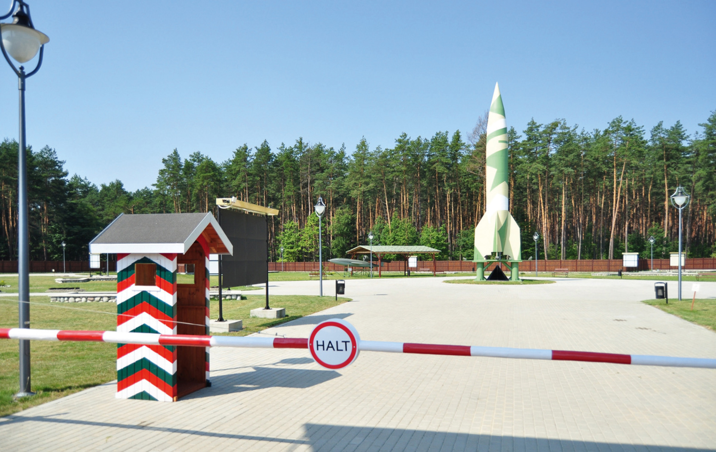 Makieta rakiety V2 na terenie Parku Historycznego w Bliźnie