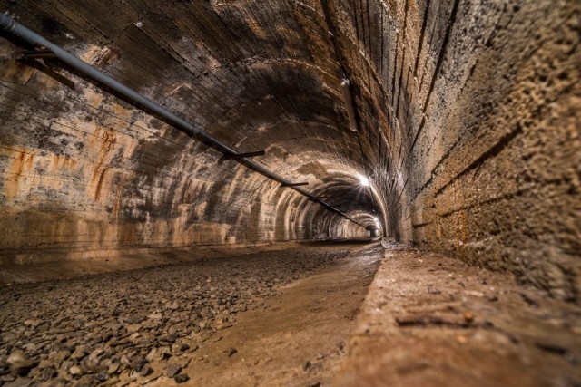 Żelbetonowy tunel.