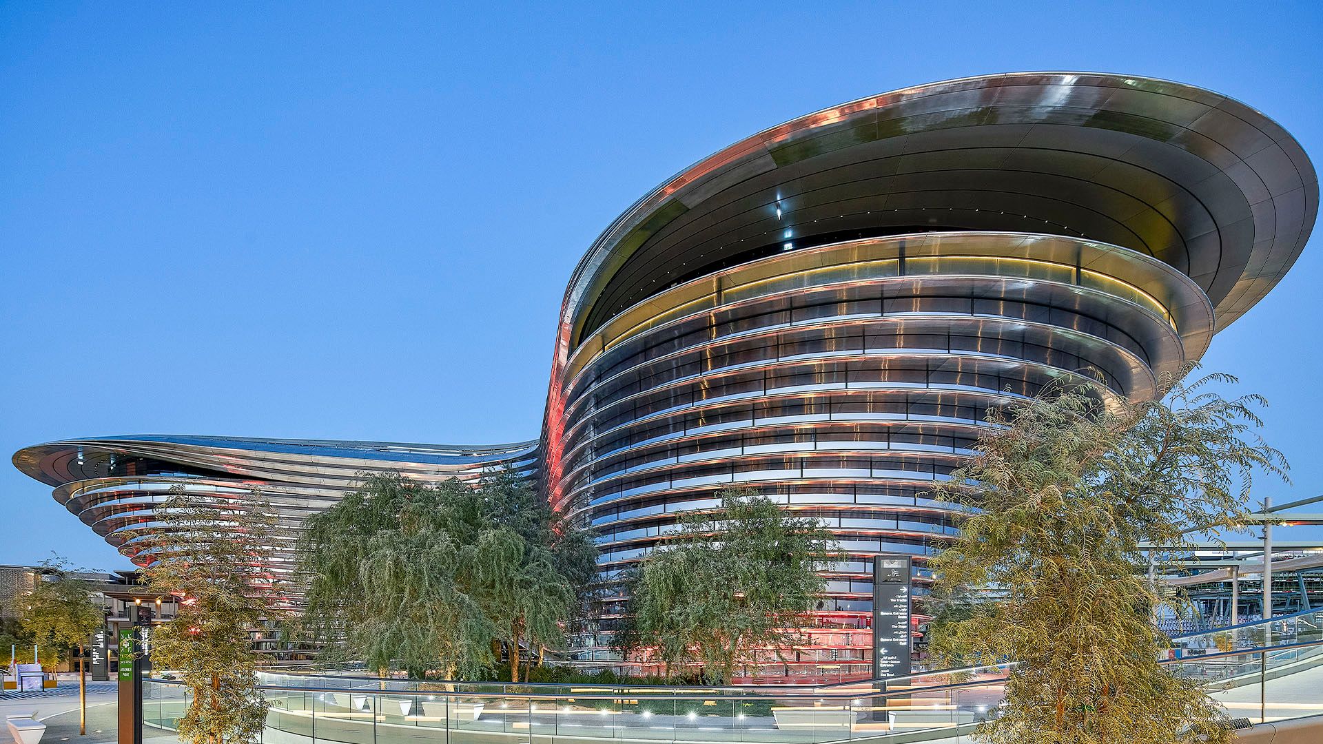 Nowoczesny budynek. Pawilon tematyczny na EXPO w Dubaju
