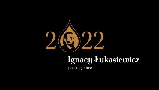 Logo Roku Łukasiewicza. Złota kropla a w niej wpisany konturowy portret mężczyzny z wąsami i brodą.
